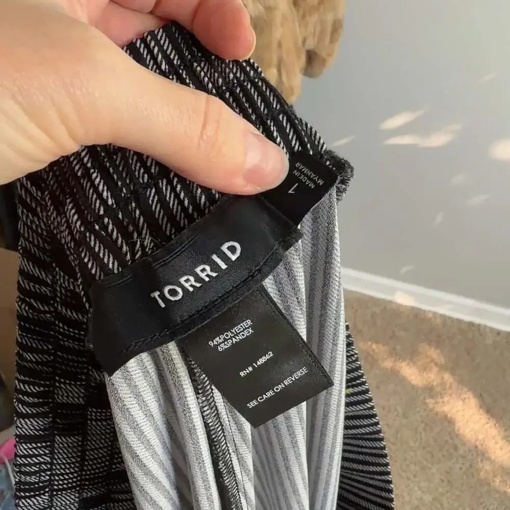 Torrid Black White Striped Elastic Waist Dress Pants Pockets Plus Size 1 Women’s